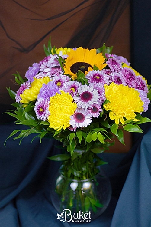 Sunflower composition in a vase